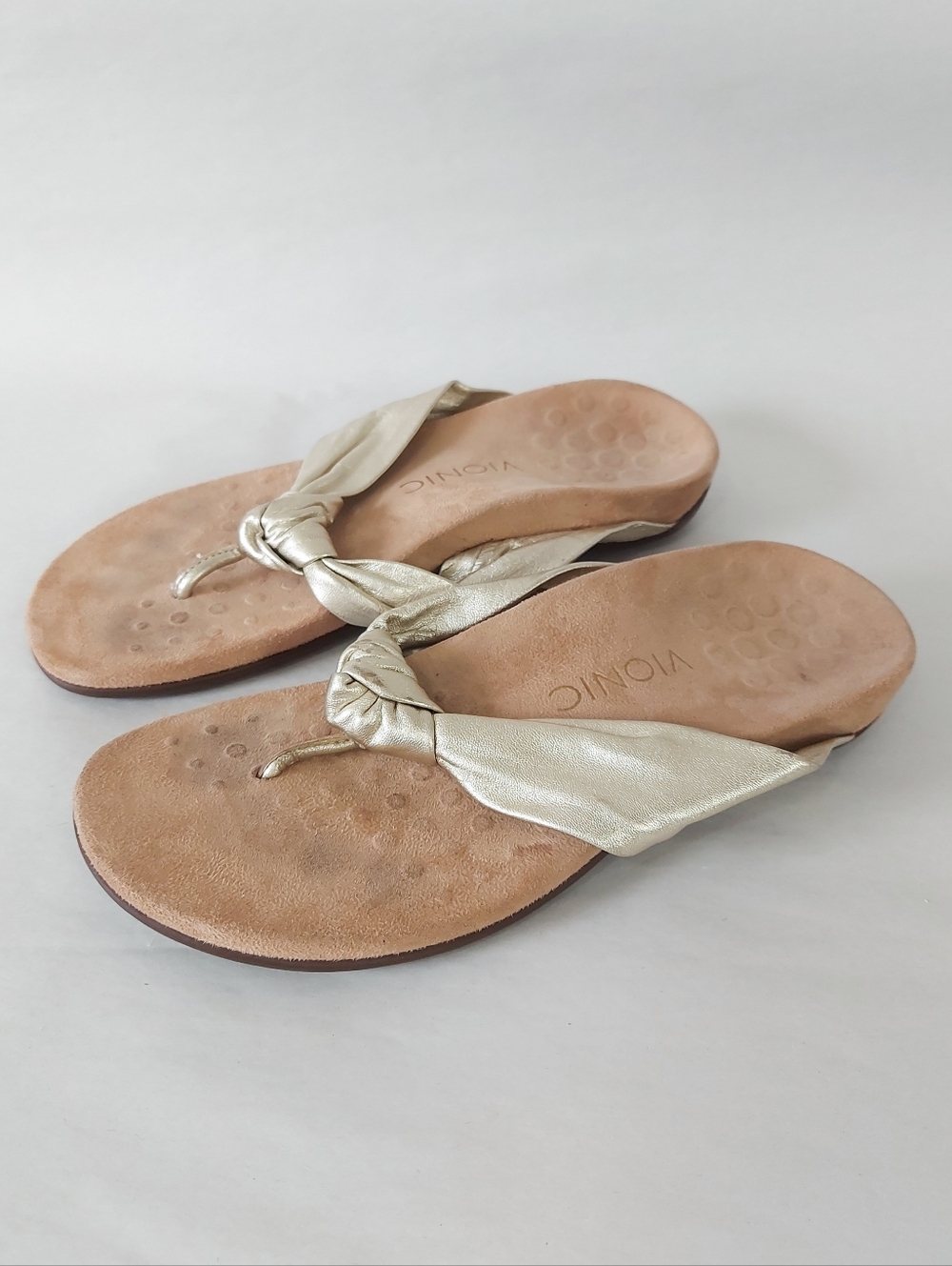 Vionic Women Orthotic Comfort Rest Pippa Knotted Gold Leather Flipflop Size 7